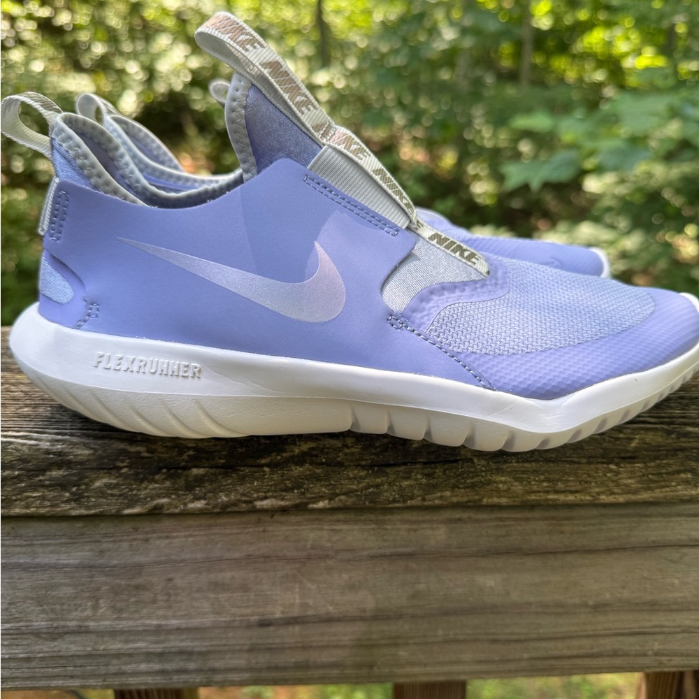 Nike Flex Runner Kids Shoes in Lavender and White
